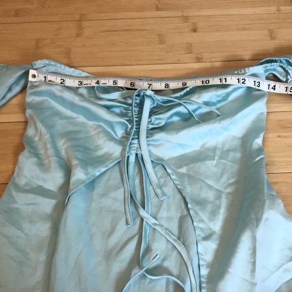 PrettyLittleThing Blue Satin Ruched Open Front Top - Picture 4 of 8